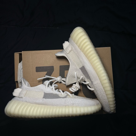 Yeezy V2 Sneakers - Picture 4 of 4
